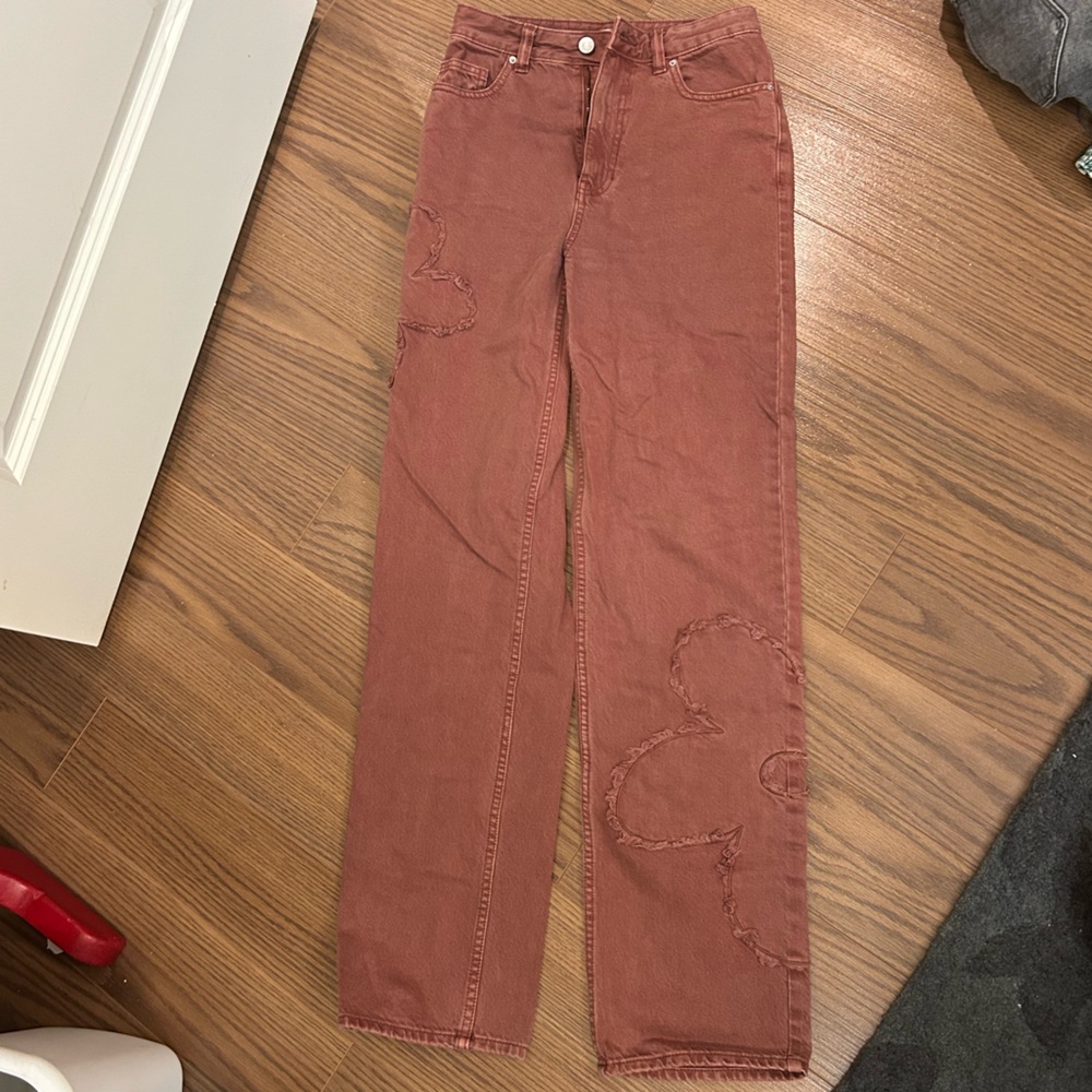 Pacsun 90’s boyfriend jeans with flower detail